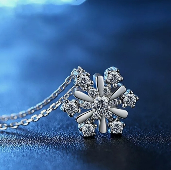 Silver Snowflake Zircon Pendant Necklace Clavicle Chain - Picture 2 of 4